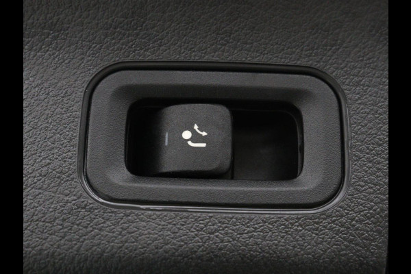 Mercedes-Benz GLA 200 AMG Line | Panoramadak | Trekhaak | Head up | Panoramadak | Trekhaak | Head up | Memory | Camera | Park assist | Sfeerverlichting | Full LED | Half Leder | Stoelverwarming | Cruise control | Carplay