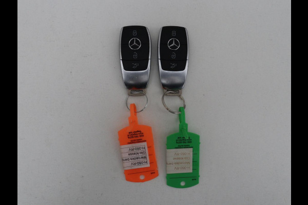 Mercedes-Benz GLA 200 AMG Line | Panoramadak | Trekhaak | Head up | Panoramadak | Trekhaak | Head up | Memory | Camera | Park assist | Sfeerverlichting | Full LED | Half Leder | Stoelverwarming | Cruise control | Carplay