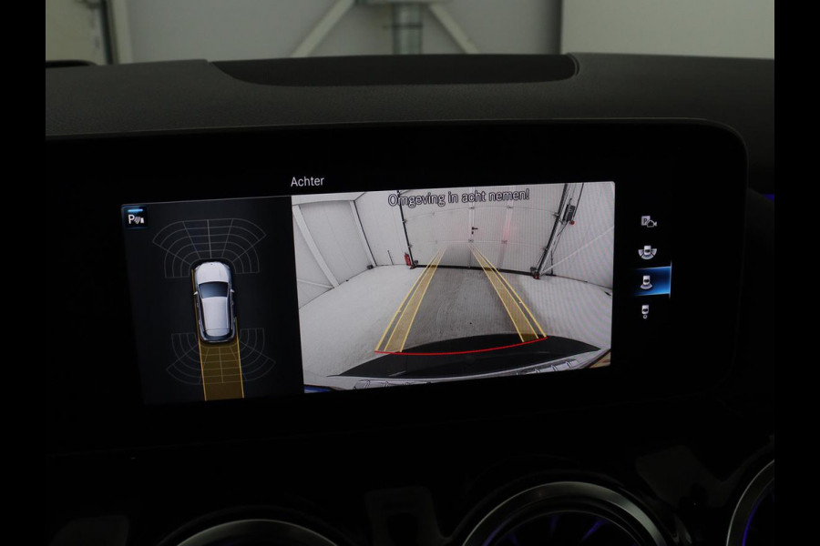 Mercedes-Benz GLA 200 AMG Line | Panoramadak | Trekhaak | Head up | Panoramadak | Trekhaak | Head up | Memory | Camera | Park assist | Sfeerverlichting | Full LED | Half Leder | Stoelverwarming | Cruise control | Carplay