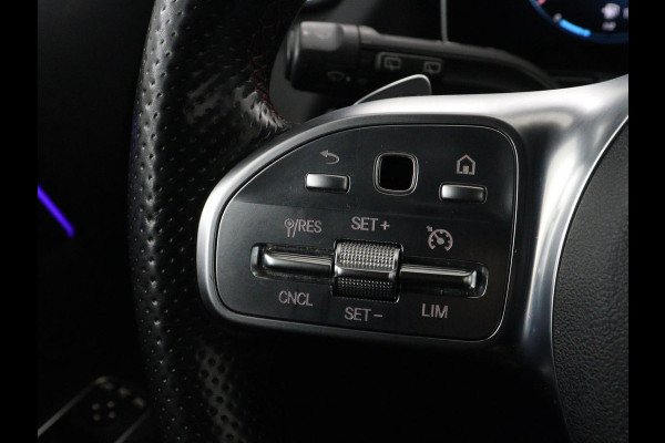 Mercedes-Benz GLA 200 AMG Line | Panoramadak | Trekhaak | Head up | Panoramadak | Trekhaak | Head up | Memory | Camera | Park assist | Sfeerverlichting | Full LED | Half Leder | Stoelverwarming | Cruise control | Carplay