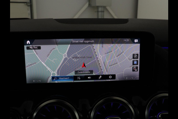 Mercedes-Benz GLA 200 AMG Line | Panoramadak | Trekhaak | Head up | Panoramadak | Trekhaak | Head up | Memory | Camera | Park assist | Sfeerverlichting | Full LED | Half Leder | Stoelverwarming | Cruise control | Carplay