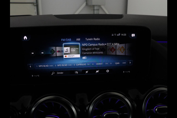 Mercedes-Benz GLA 200 AMG Line | Panoramadak | Trekhaak | Head up | Panoramadak | Trekhaak | Head up | Memory | Camera | Park assist | Sfeerverlichting | Full LED | Half Leder | Stoelverwarming | Cruise control | Carplay