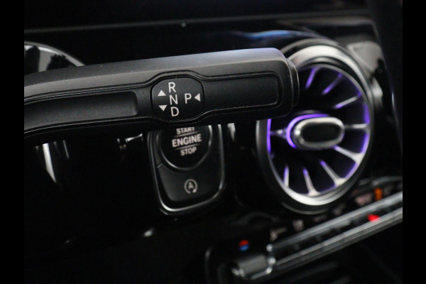 Mercedes-Benz GLA 200 AMG Line | Panoramadak | Trekhaak | Head up | Panoramadak | Trekhaak | Head up | Memory | Camera | Park assist | Sfeerverlichting | Full LED | Half Leder | Stoelverwarming | Cruise control | Carplay