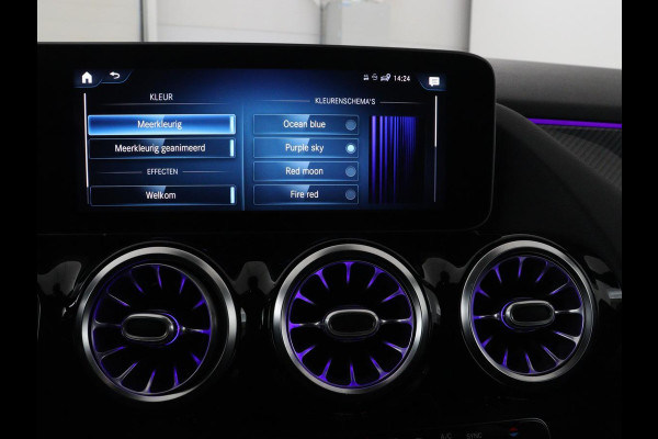 Mercedes-Benz GLA 200 AMG Line | Panoramadak | Trekhaak | Head up | Panoramadak | Trekhaak | Head up | Memory | Camera | Park assist | Sfeerverlichting | Full LED | Half Leder | Stoelverwarming | Cruise control | Carplay