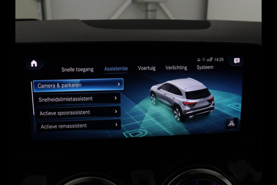 Mercedes-Benz GLA 200 AMG Line | Panoramadak | Trekhaak | Head up | Panoramadak | Trekhaak | Head up | Memory | Camera | Park assist | Sfeerverlichting | Full LED | Half Leder | Stoelverwarming | Cruise control | Carplay