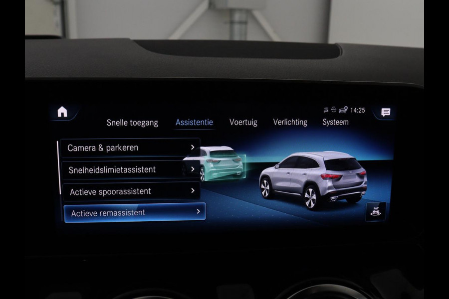 Mercedes-Benz GLA 200 AMG Line | Panoramadak | Trekhaak | Head up | Panoramadak | Trekhaak | Head up | Memory | Camera | Park assist | Sfeerverlichting | Full LED | Half Leder | Stoelverwarming | Cruise control | Carplay