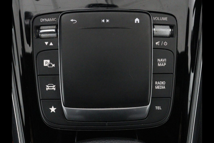 Mercedes-Benz GLA 200 AMG Line | Panoramadak | Trekhaak | Head up | Panoramadak | Trekhaak | Head up | Memory | Camera | Park assist | Sfeerverlichting | Full LED | Half Leder | Stoelverwarming | Cruise control | Carplay