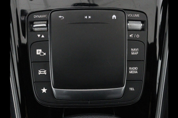 Mercedes-Benz GLA 200 AMG Line | Panoramadak | Trekhaak | Head up | Panoramadak | Trekhaak | Head up | Memory | Camera | Park assist | Sfeerverlichting | Full LED | Half Leder | Stoelverwarming | Cruise control | Carplay