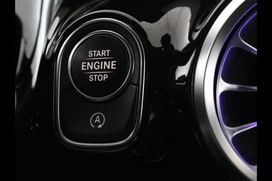 Mercedes-Benz GLA 200 AMG Line | Panoramadak | Trekhaak | Head up | Panoramadak | Trekhaak | Head up | Memory | Camera | Park assist | Sfeerverlichting | Full LED | Half Leder | Stoelverwarming | Cruise control | Carplay