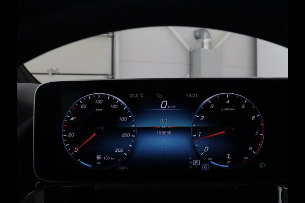 Mercedes-Benz GLA 200 AMG Line | Panoramadak | Trekhaak | Head up | Panoramadak | Trekhaak | Head up | Memory | Camera | Park assist | Sfeerverlichting | Full LED | Half Leder | Stoelverwarming | Cruise control | Carplay