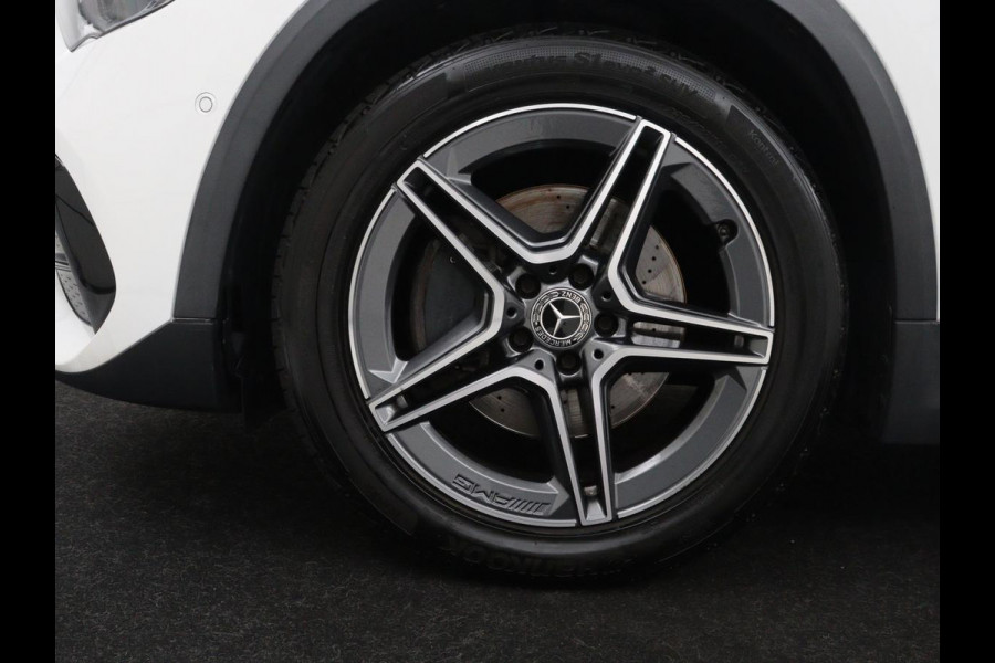 Mercedes-Benz GLA 200 AMG Line | Panoramadak | Trekhaak | Head up | Panoramadak | Trekhaak | Head up | Memory | Camera | Park assist | Sfeerverlichting | Full LED | Half Leder | Stoelverwarming | Cruise control | Carplay
