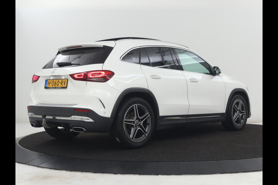 Mercedes-Benz GLA 200 AMG Line | Panoramadak | Trekhaak | Head up | Panoramadak | Trekhaak | Head up | Memory | Camera | Park assist | Sfeerverlichting | Full LED | Half Leder | Stoelverwarming | Cruise control | Carplay