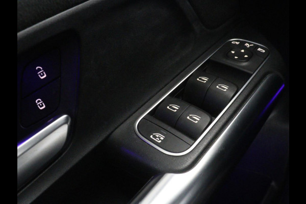 Mercedes-Benz GLA 200 AMG Line | Panoramadak | Trekhaak | Head up | Panoramadak | Trekhaak | Head up | Memory | Camera | Park assist | Sfeerverlichting | Full LED | Half Leder | Stoelverwarming | Cruise control | Carplay