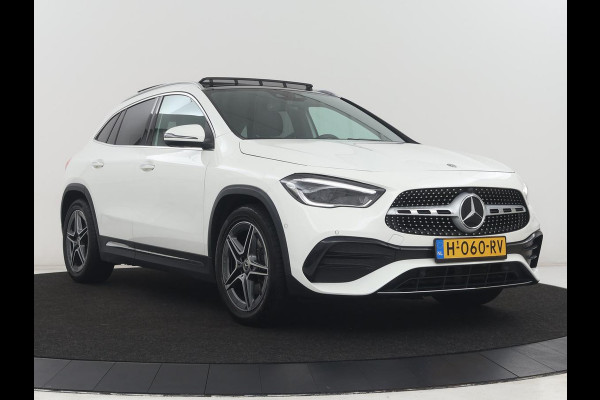 Mercedes-Benz GLA 200 AMG Line | Panoramadak | Trekhaak | Head up | Panoramadak | Trekhaak | Head up | Memory | Camera | Park assist | Sfeerverlichting | Full LED | Half Leder | Stoelverwarming | Cruise control | Carplay