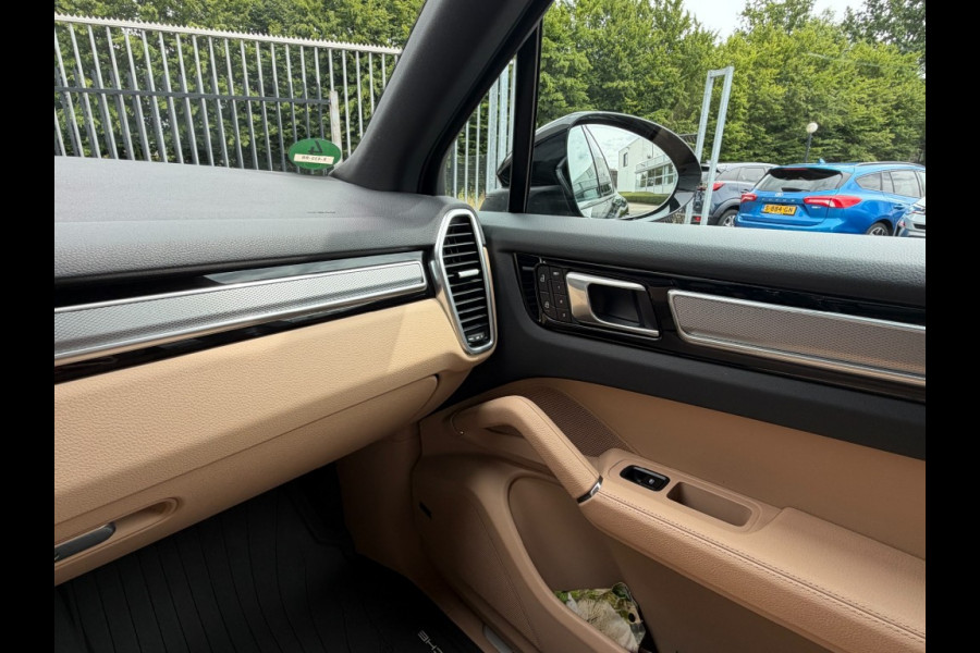 Porsche Cayenne 3.0 E-HYBRID Platinum Edtion
