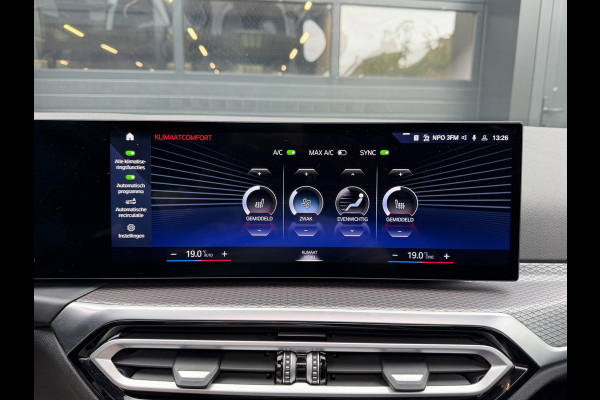BMW 3 Serie Touring 330e xDrive High Executive M Sport Performance | PANO | H/K | DRAVIT | ACC | TREKHAAK | DEALER | 1E EIG