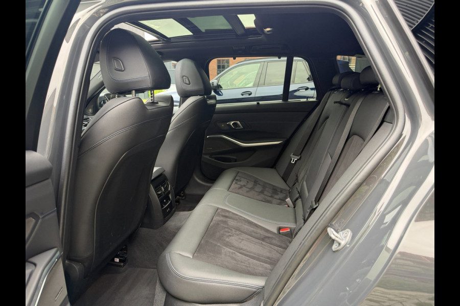 BMW 3 Serie Touring 330e xDrive High Executive M Sport Performance | PANO | H/K | DRAVIT | ACC | TREKHAAK | DEALER | 1E EIG