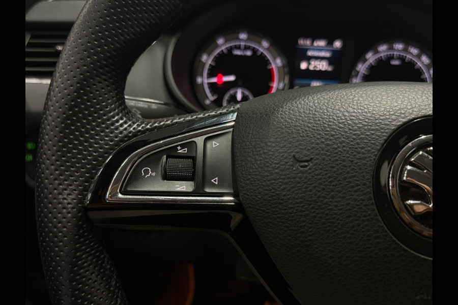 Škoda Octavia Combi 1.0 TSI Sportline Business | NAP | Keyless | Cruise Control | Stoelverwarming | Camera | Canton