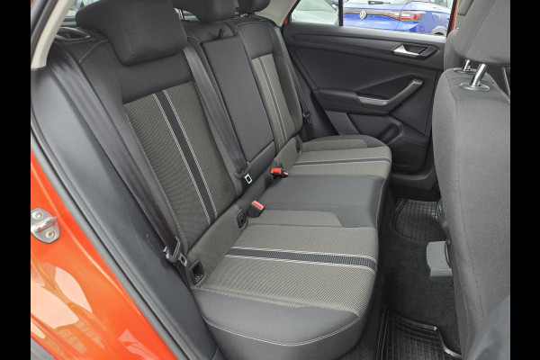 Volkswagen T-Roc 1.5 TSI Style Business | Automaat| Trekhaak| Keyless entry| Full LED|