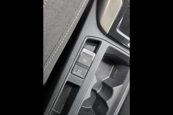 Volkswagen T-Roc 1.5 TSI Style Business | Automaat| Trekhaak| Keyless entry| Full LED|