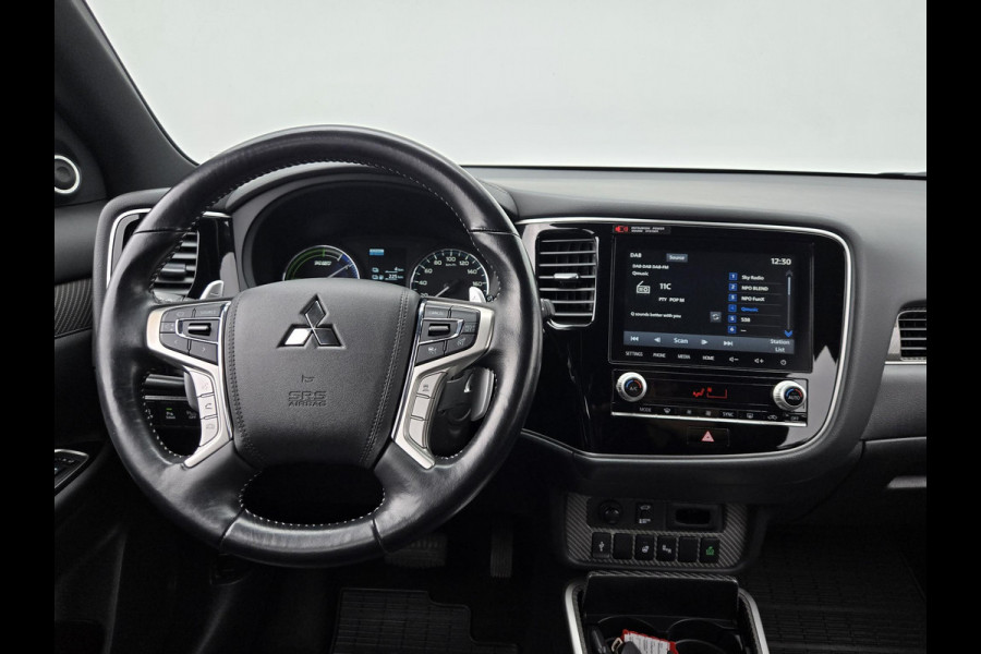 Mitsubishi Outlander 2.4 PHEV Intense S | Dealeronderhouden| Metallic Wit | Trekhaak 1500KG|