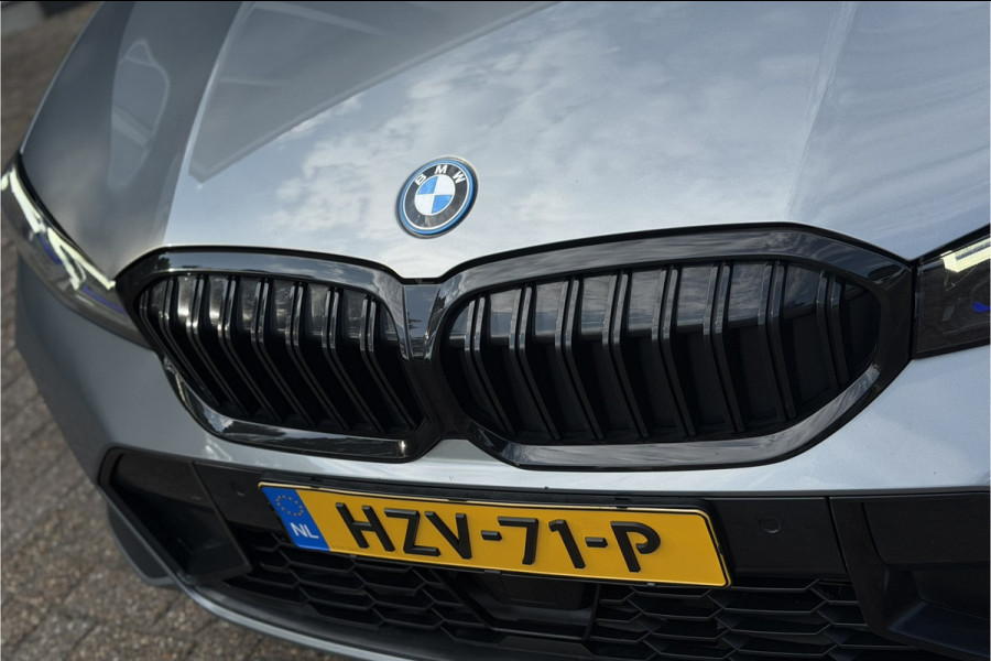 BMW 3 Serie Touring 330e M-Sport Pro | Widescreen | Memory | Camera | Laserlight | Adaptive Cruise