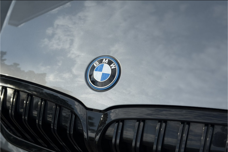 BMW 3 Serie Touring 330e M-Sport Pro | Widescreen | Memory | Camera | Laserlight | Adaptive Cruise