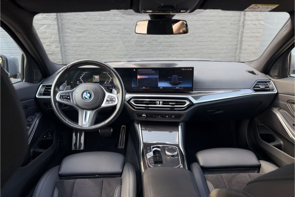 BMW 3 Serie Touring 330e M-Sport Pro | Widescreen | Memory | Camera | Laserlight | Adaptive Cruise