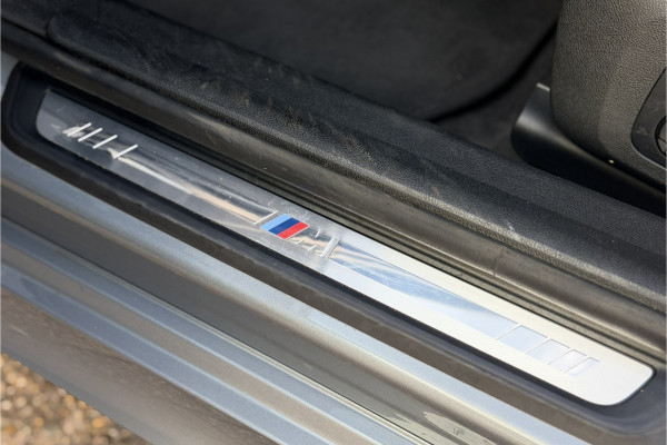 BMW 3 Serie Touring 330e M-Sport Pro | Widescreen | Memory | Camera | Laserlight | Adaptive Cruise