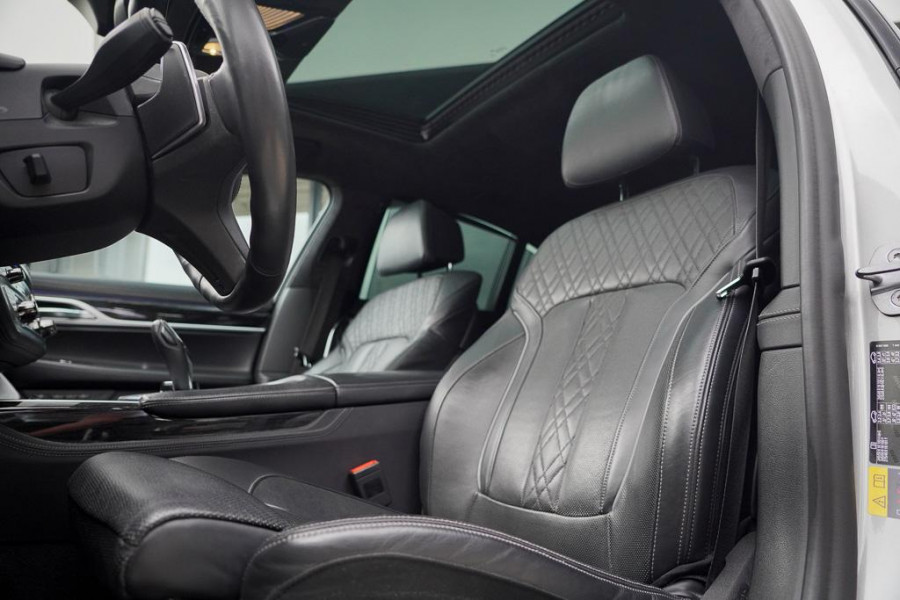 BMW 7 Serie 745e High Executive / M-Sport / Schuifdak / Massage / Co-Pilot / Bowers&Wilkins / Alcantara Hemel / Laser