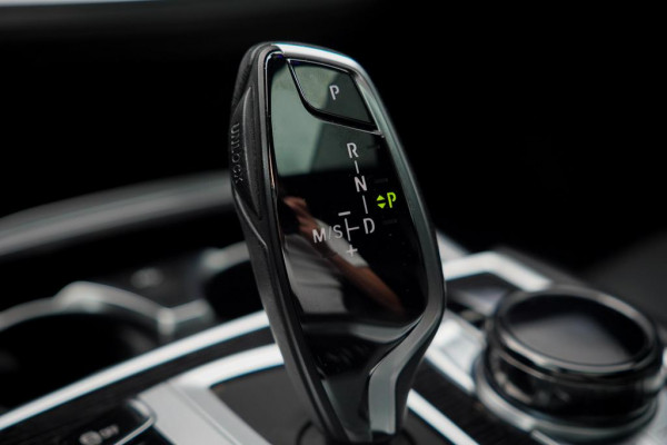 BMW 7 Serie 745e High Executive / M-Sport / Schuifdak / Massage / Co-Pilot / Bowers&Wilkins / Alcantara Hemel / Laser