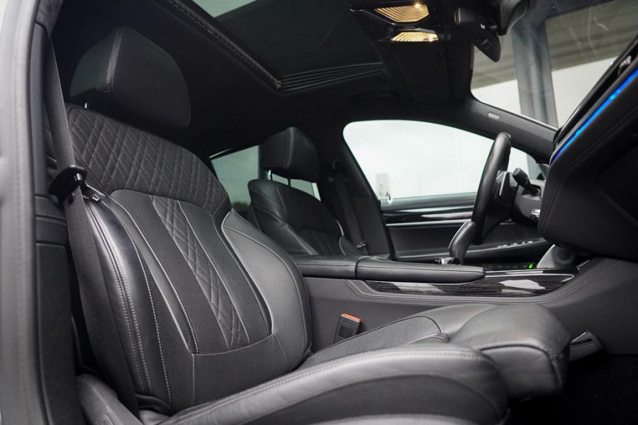 BMW 7 Serie 745e High Executive / M-Sport / Schuifdak / Massage / Co-Pilot / Bowers&Wilkins / Alcantara Hemel / Laser