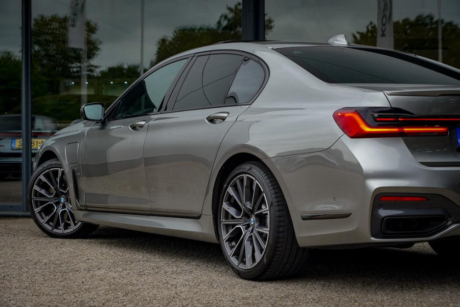 BMW 7 Serie 745e High Executive / M-Sport / Schuifdak / Massage / Co-Pilot / Bowers&Wilkins / Alcantara Hemel / Laser
