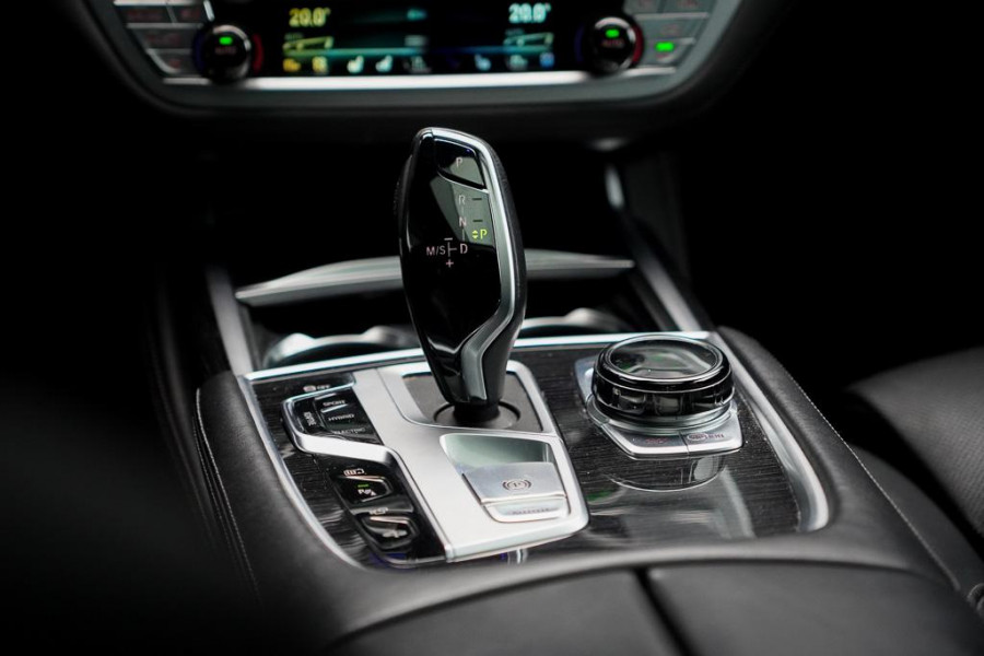BMW 7 Serie 745e High Executive / M-Sport / Schuifdak / Massage / Co-Pilot / Bowers&Wilkins / Alcantara Hemel / Laser
