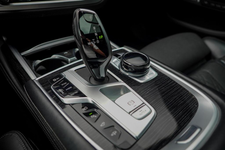 BMW 7 Serie 745e High Executive / M-Sport / Schuifdak / Massage / Co-Pilot / Bowers&Wilkins / Alcantara Hemel / Laser