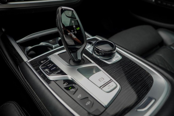 BMW 7 Serie 745e High Executive / M-Sport / Schuifdak / Massage / Co-Pilot / Bowers&Wilkins / Alcantara Hemel / Laser