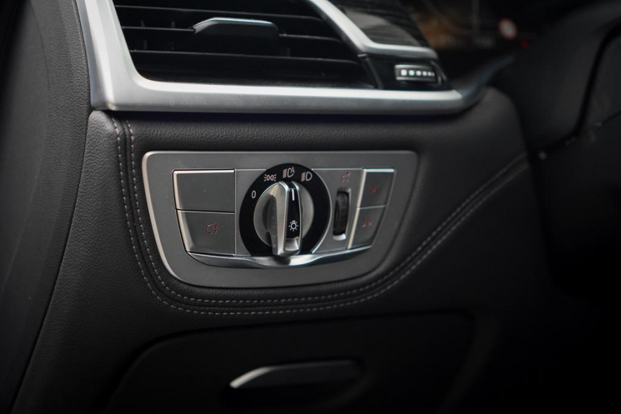 BMW 7 Serie 745e High Executive / M-Sport / Schuifdak / Massage / Co-Pilot / Bowers&Wilkins / Alcantara Hemel / Laser