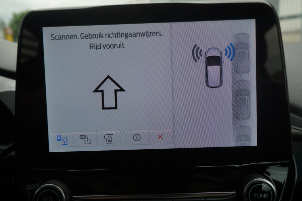 Ford Fiesta 1.0 EcoB.95PK Connected/Parkeersensor voor+achter/ All-Season banden.