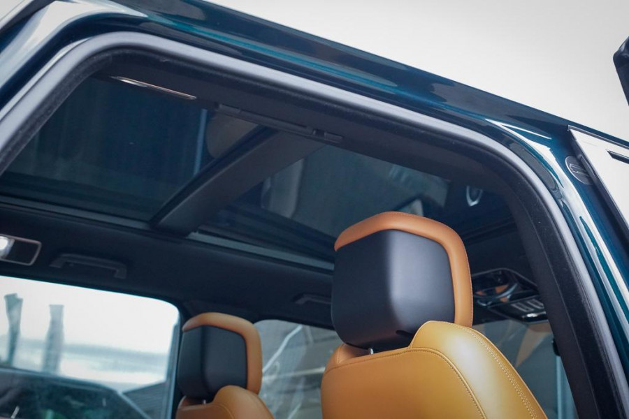 Land Rover Range Rover Sport 2.0 P400e HSE Dynamic / SVO British Racing Green / Pano / Drive Pro / Trekhaak / Incl BTW