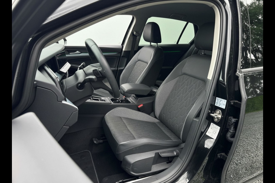Volkswagen Golf 1.5 eHybrid 204PK PLUG IN. LIFE NAVI/CARPLAY/CAMERA/TREKHAAK