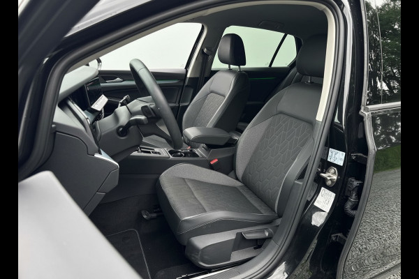 Volkswagen Golf 1.5 eHybrid 204PK PLUG IN. LIFE NAVI/CARPLAY/CAMERA/TREKHAAK