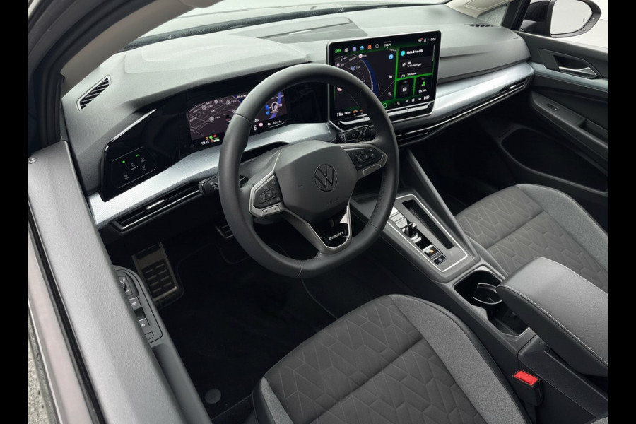Volkswagen Golf 1.5 eHybrid 204PK PLUG IN. LIFE NAVI/CARPLAY/CAMERA/TREKHAAK