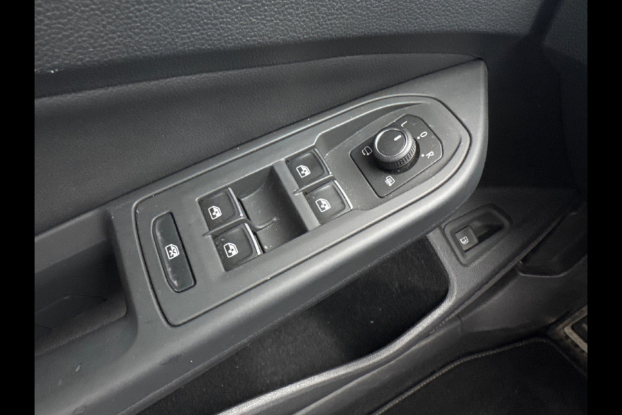 Volkswagen Golf 1.5 eHybrid 204PK PLUG IN. LIFE NAVI/CARPLAY/CAMERA/TREKHAAK