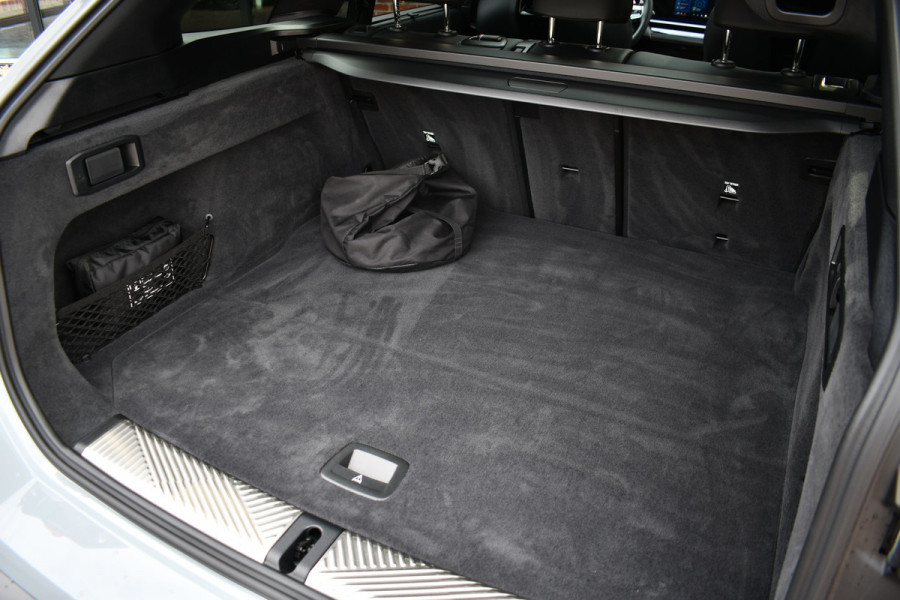 BMW M5 Touring Kreidegrau Ind. | Ultimate Pack | Keramisch | Pano | Trekh | B&W | DA+