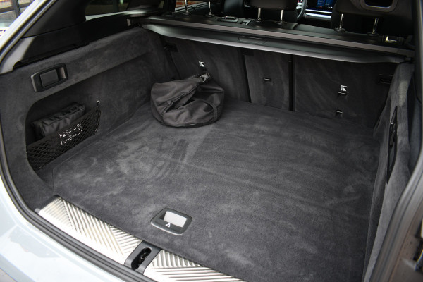 BMW M5 Touring Kreidegrau Ind. | Ultimate Pack | Keramisch | Pano | Trekh | B&W | DA+