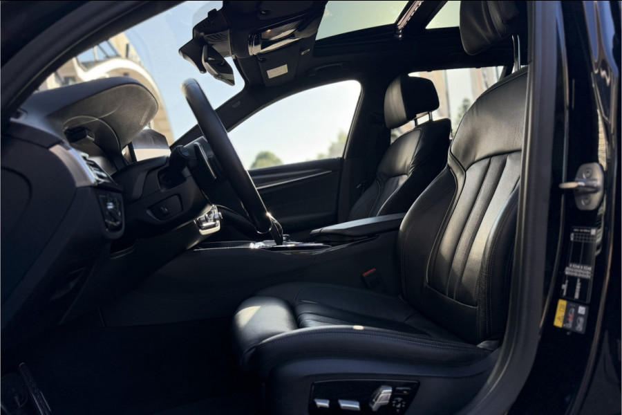 BMW 5 Serie Touring 530e xDrive M-Sport | Panodak | Trekhaak | Comfort Leder | Comfort Access | Memory