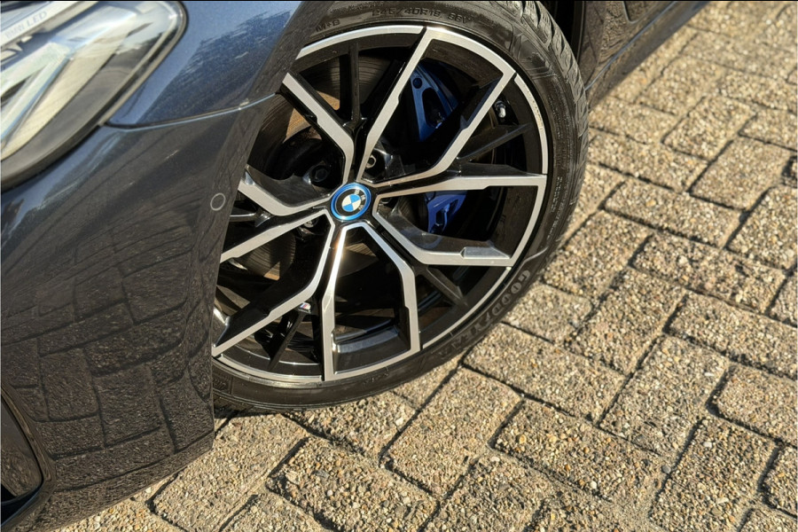 BMW 5 Serie Touring 530e xDrive M-Sport | Panodak | Trekhaak | Comfort Leder | Comfort Access | Memory