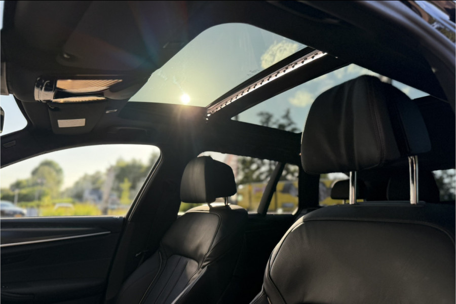 BMW 5 Serie Touring 530e xDrive M-Sport | Panodak | Trekhaak | Comfort Leder | Comfort Access | Memory