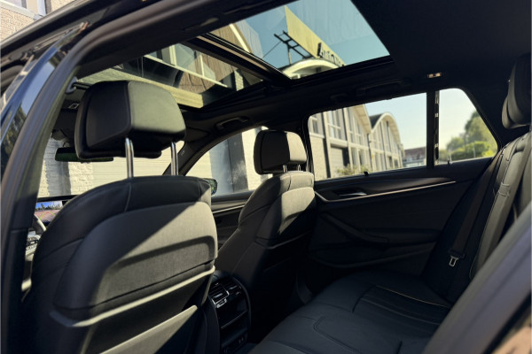 BMW 5 Serie Touring 530e xDrive M-Sport | Panodak | Trekhaak | Comfort Leder | Comfort Access | Memory
