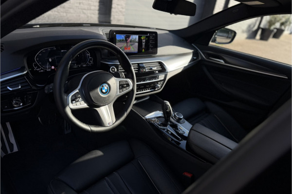 BMW 5 Serie Touring 530e xDrive M-Sport | Panodak | Trekhaak | Comfort Leder | Comfort Access | Memory